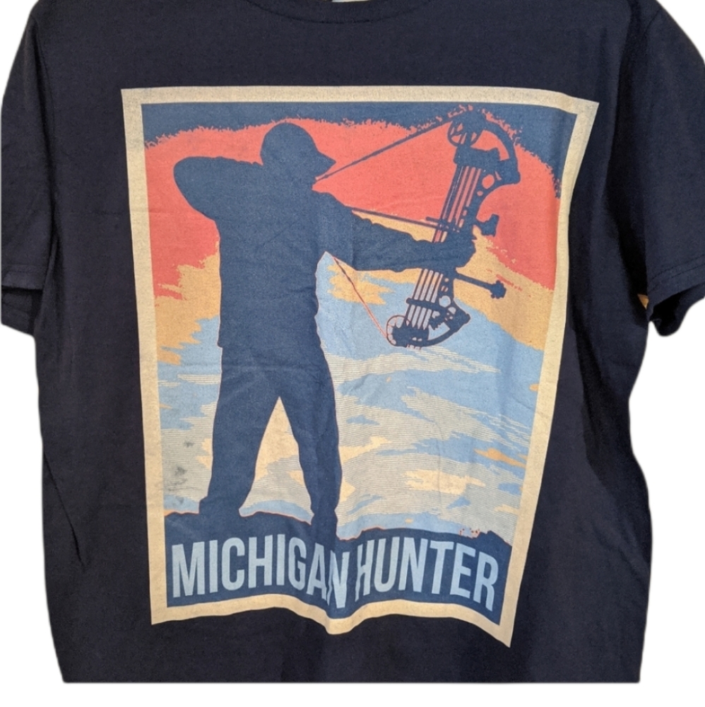 🆕️ Michigan Bow Hunter Graphic T-shirt / Large